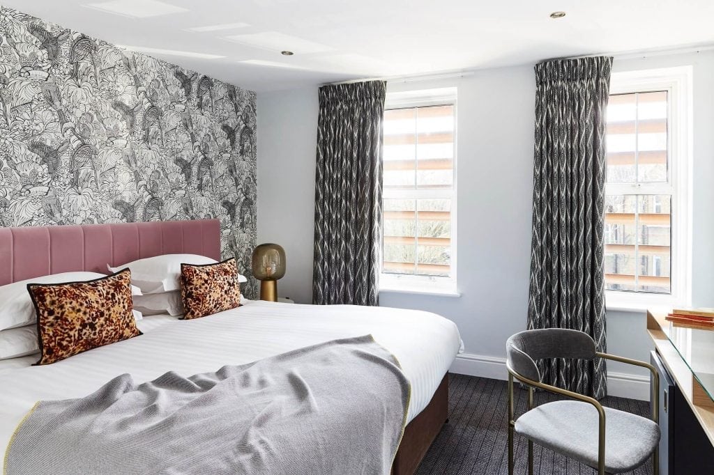 Images & Photos of The Lodge Hotel, Putney, London Images & Photos of The Lodge Hotel, Putney, London